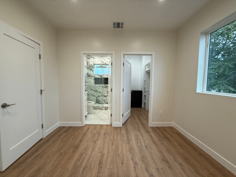 Building Photo - 9274 Cayuga Ave