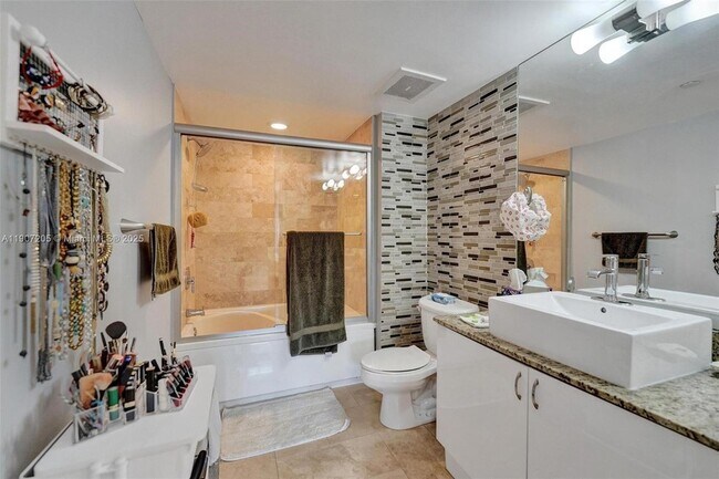 Building Photo - 19501 W Country Club Dr