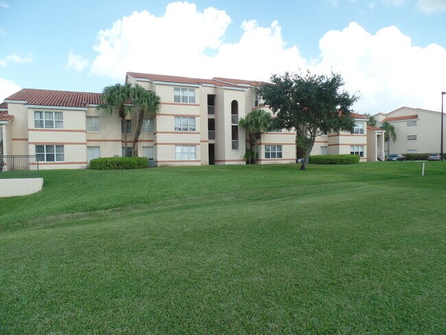 Building Photo - 3340 Pinewalk Dr N