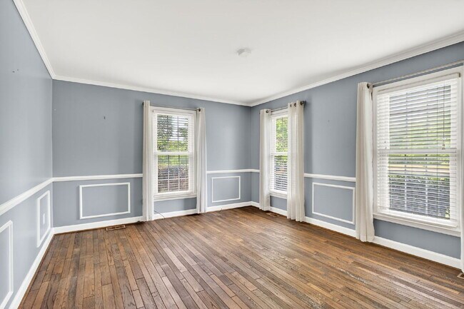 Building Photo - 636 N Wilkinson Dr
