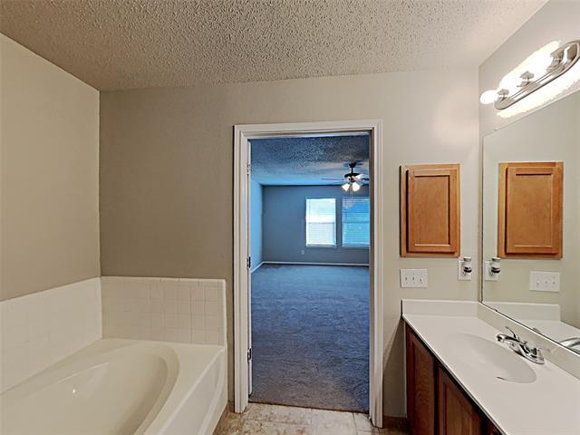Building Photo - 1210 Hampton Dr
