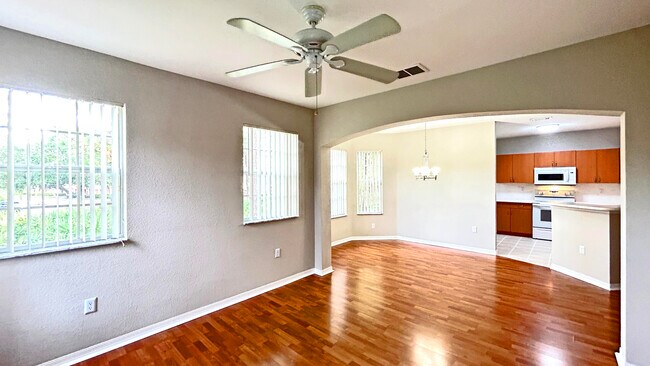 Building Photo - 116 SW Peacock Blvd