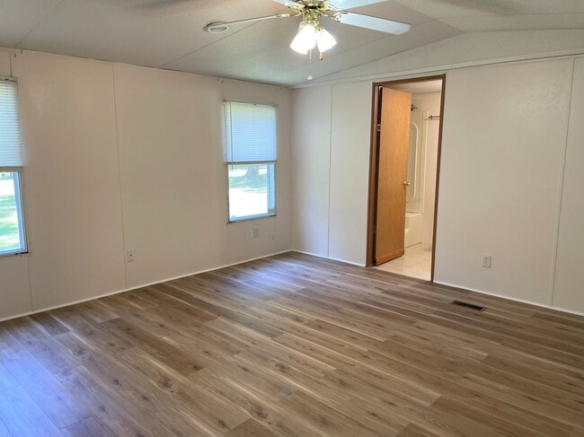 Building Photo - 3018 Aplin Rd