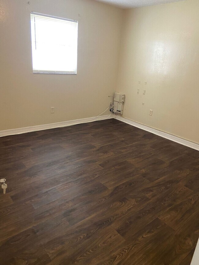 Building Photo - Cozy 2/1 Apartment, Move in Ready, Move in Special!