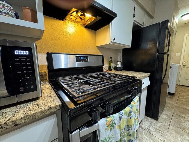 Building Photo - 401 Cypress Ln