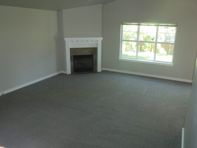 Building Photo - Beautiful Newly Renovated 3 Bedroom Home- ...