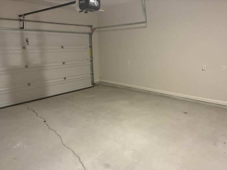 Building Photo - Room in Townhome on Poppy Ct