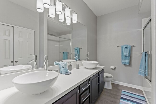 Building Photo - Fully Furnished Single Level Condo Resort LIving