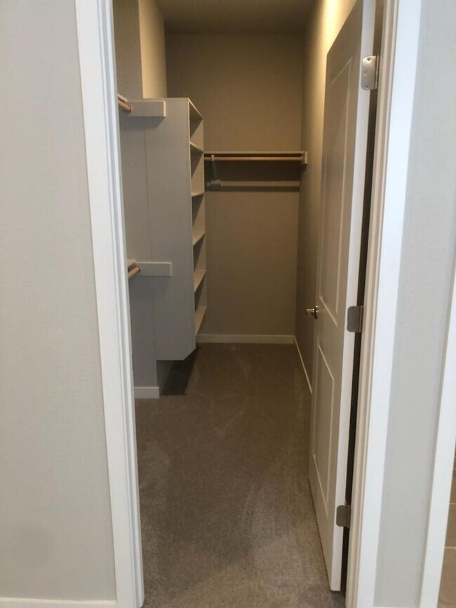 Building Photo - Beautiful 3 Bedroom Home for Rent on Carve...