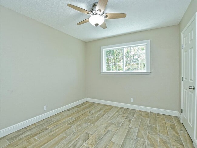 Building Photo - 4301 Balcones Woods Dr