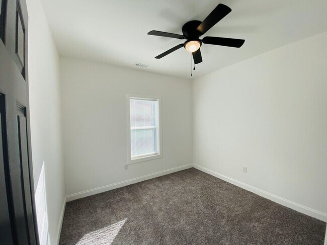 Building Photo - 326 2nd Ave