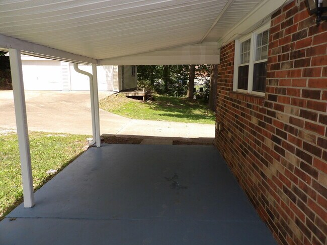 Building Photo - 248 Meadowview Dr