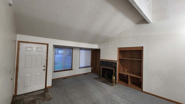 Building Photo - *1ST MONTH'S RENT FREE PROMO*  3 Bed 2 Bath Beaverton Home with big backyard, storage shed, A/C a...