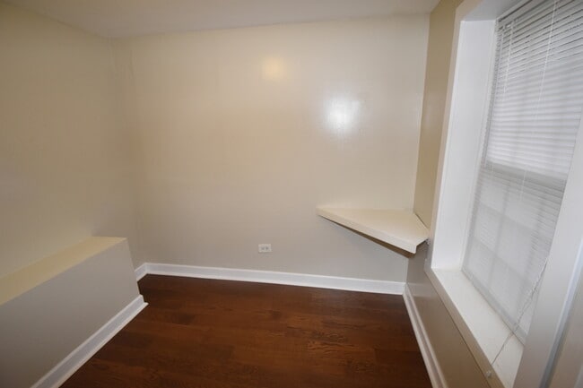 Building Photo - 2448 S Homan Ave