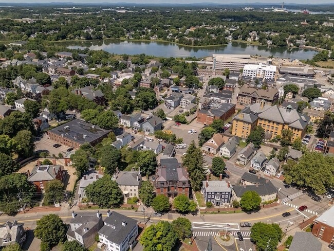 Building Photo - 132 Middle Street