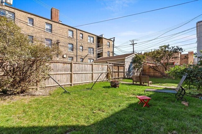 Primary Photo - 2 bedroom in Chicago IL 60625