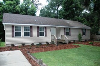 Building Photo - Beautiful 3 Bedroom, 2 Bathroom Home in Un...