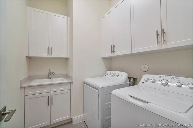 Building Photo - 11785 Waterway Cir