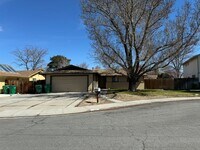 Building Photo - Stylish Modern 3 bed 2 bath house