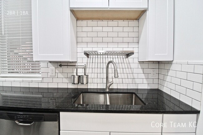 Building Photo - 7 E 38th St