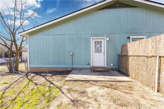 Building Photo - 2604 S Bagdad Rd