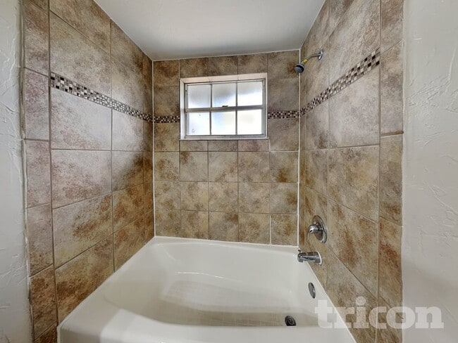 Building Photo - 3007 Bucida Dr