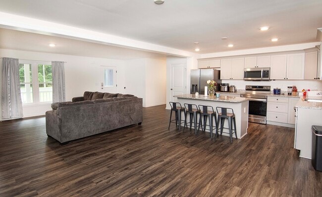 Building Photo - 37444 Castaway Dr