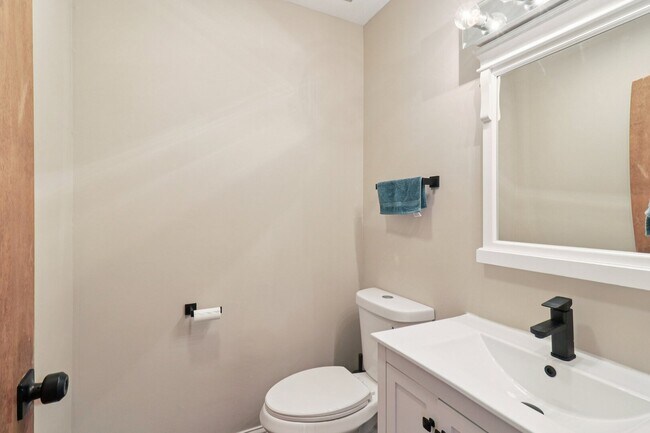 Building Photo - 23460 W N Lakewood Ln