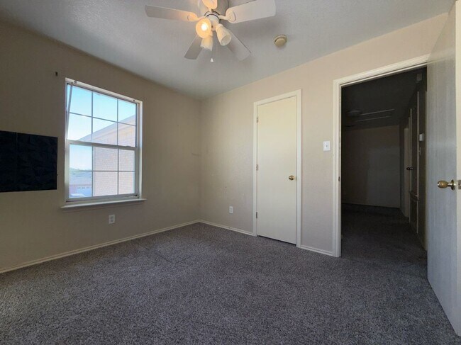 Building Photo - 8162 Heights Valley