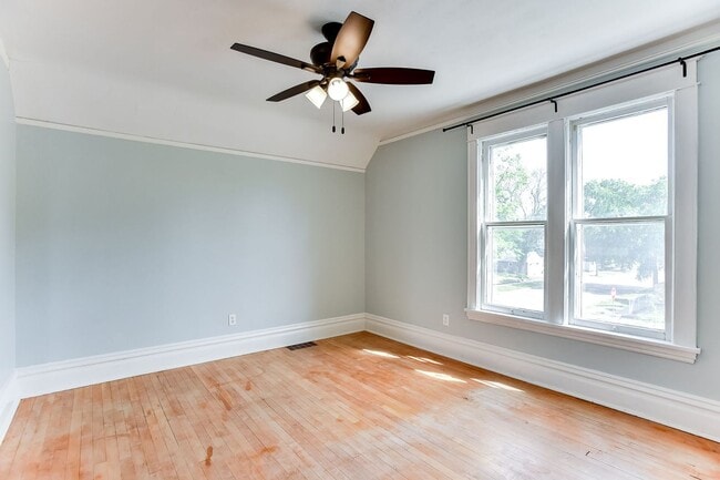 Building Photo - Renovated 3 Bedroom 2 bathroom house. Superb Master suite.