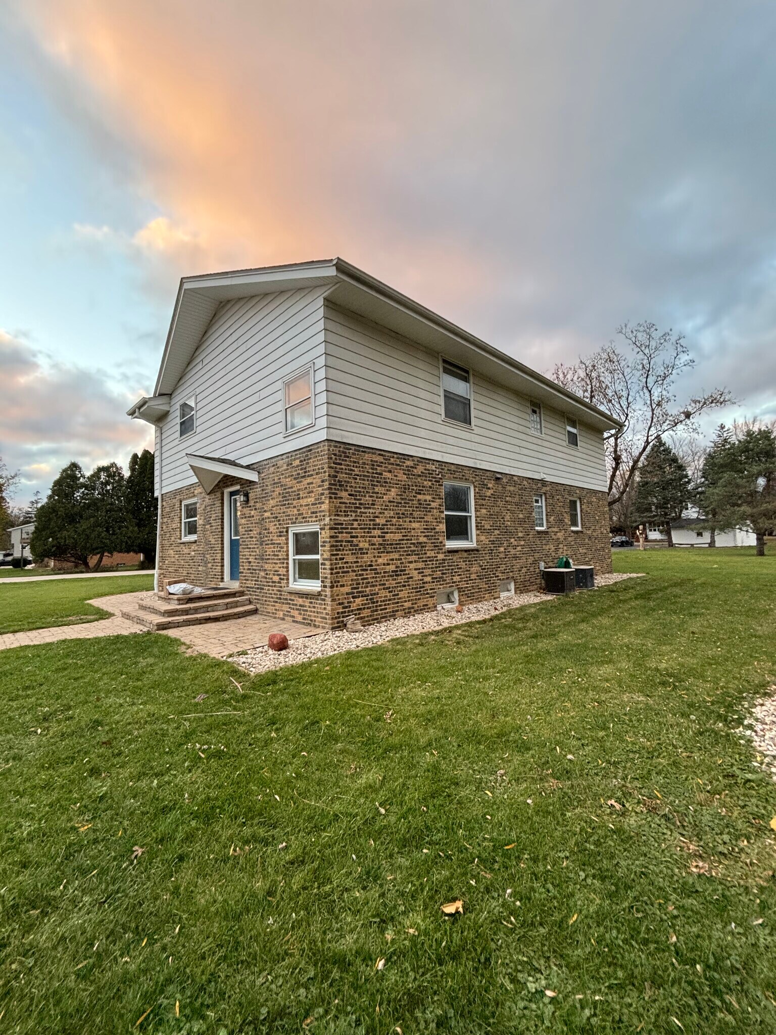 Building Photo - 2950 N 184th St