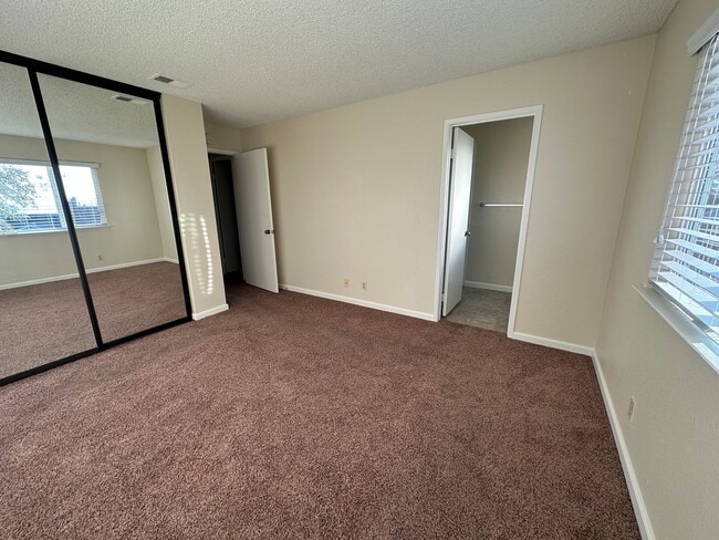 Building Photo - Second Story Lori Drive Condo