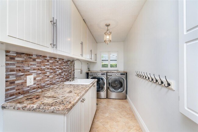 Building Photo - 721 NW 193rd Ave