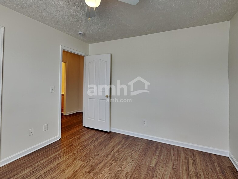 Building Photo - 643 Glenties Dr
