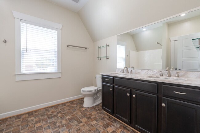 Building Photo - MOVE IN READY 3 Bedroom in the Heart of Western Branch!