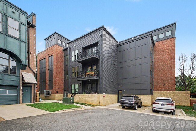 Building Photo - 3000 South Blvd