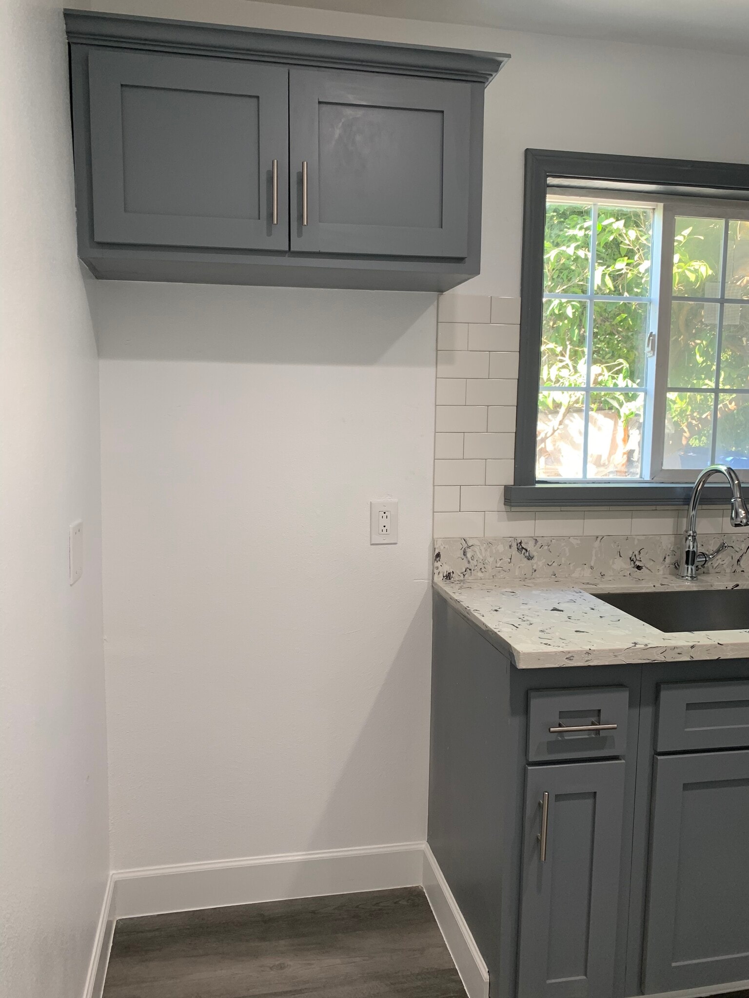 Kitchen - 1483 1/2 Allison Ave