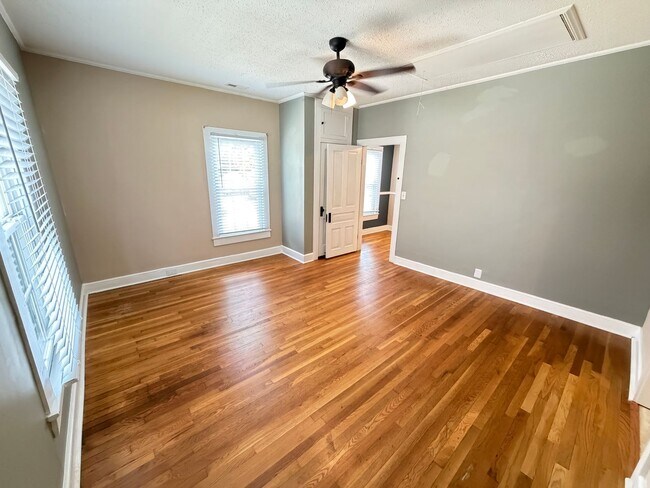 Building Photo - Charming & Spacious 3-Bedroom Home with a Large Fenced Yard!
