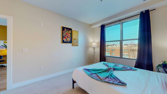 Building Photo - 545 Bedford St