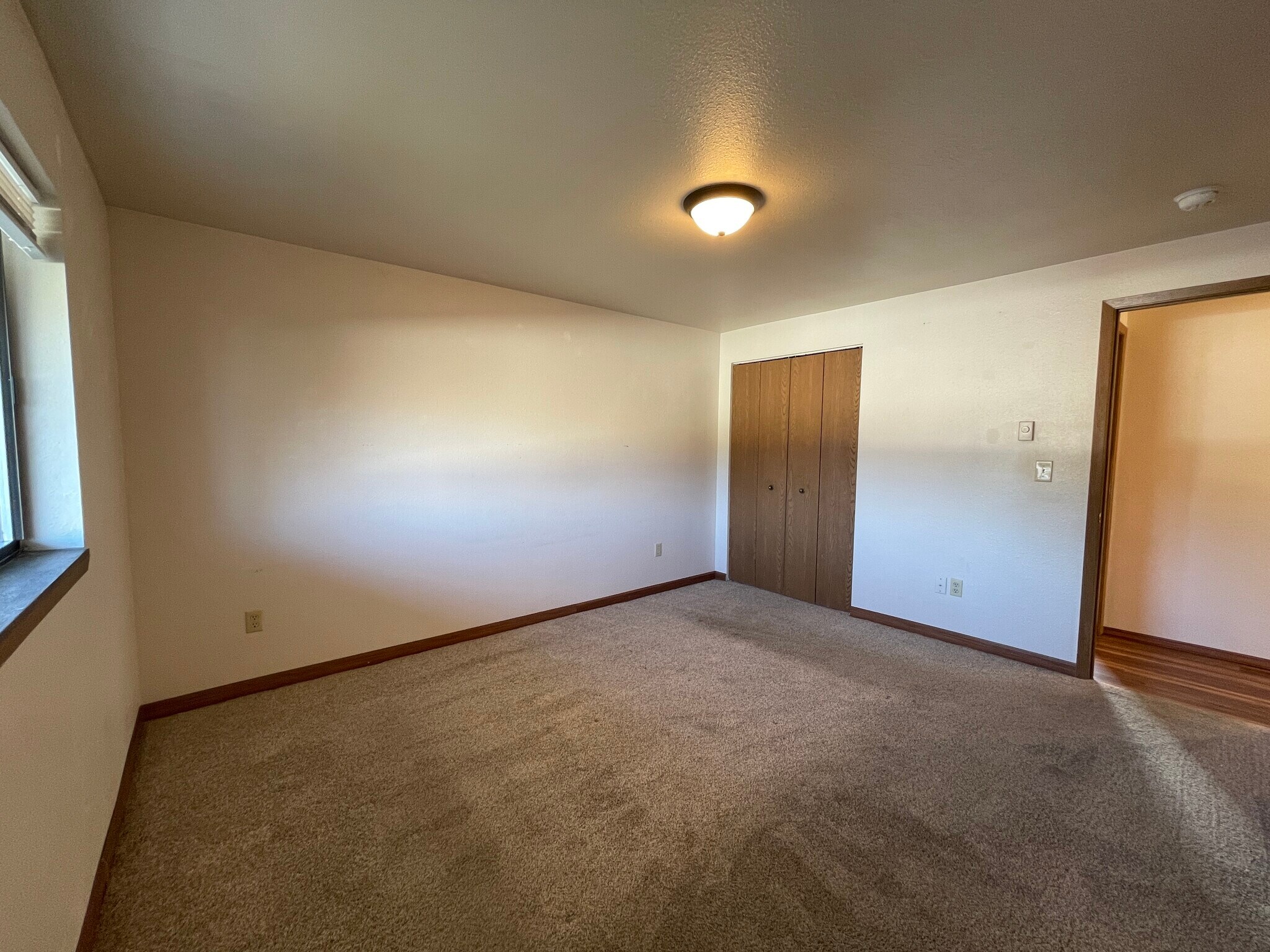 Building Photo - 609 Princeton Ave N