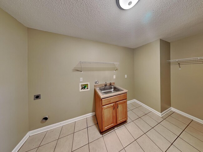 Building Photo - 7513 Easterly Ln