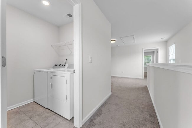 Building Photo - Elegant 3BR/2.5BA Home with Loft & 2-Car Garage in Persimmon Hill $2,075/mo rent