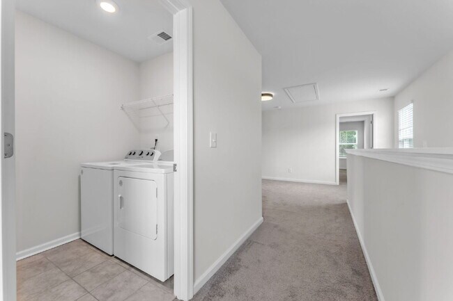 Building Photo - Elegant 3BR/2.5BA Home with Loft & 2-Car Garage in Persimmon Hill $2,100/mo rent
