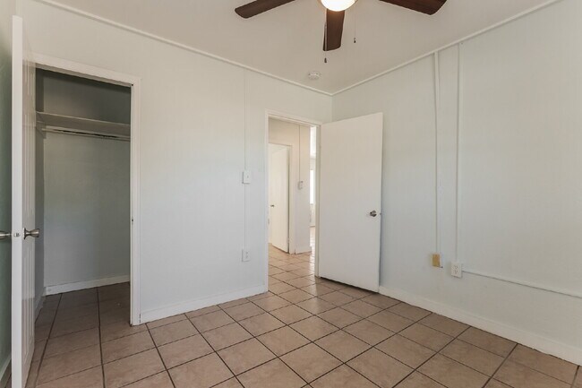 Building Photo - "Charming 2-Bed Oasis in Lake Wales - Cozy 624 Sq Ft Haven!"