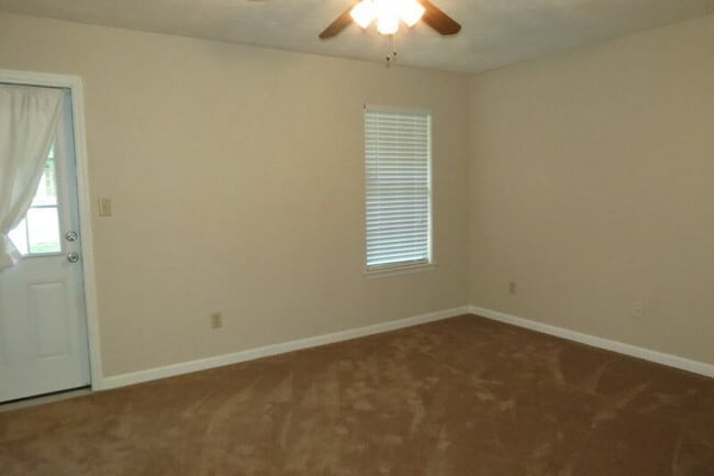 Building Photo - 2BR/2BA Townhome