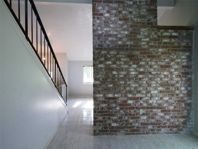 Building Photo - 16327 Quail Echo Dr