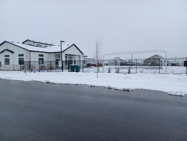 Building Photo - 2021 N 3960 W
