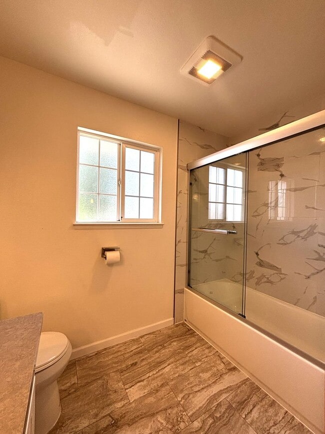 Building Photo - Beautiful 4 bedroom, 3 bathroom two-story home for rent in the highly desirable Mission San Jose ...