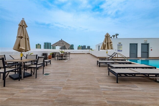 Building Photo - 2819 Coconut Ave