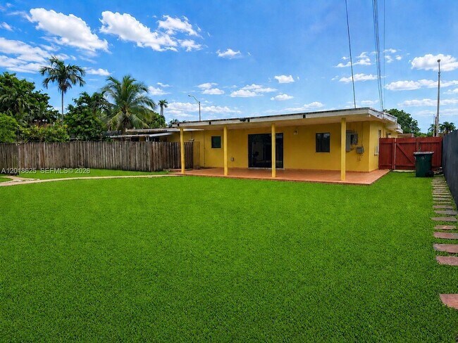 Building Photo - 765 W 70 Pl